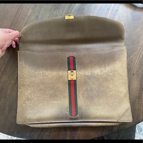 SOLD 1970s Vintage Gucci Portfolio Clutch Purse - Picture 2 of 14